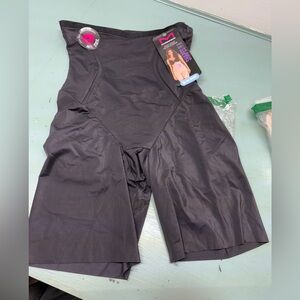 Maidenform Medium Black high waist thigh slimmer